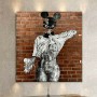 Street Art Leinwandbild mit figurativer Figur vor Ziegelwand
