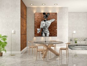 Street Art Leinwandbild mit figurativer Figur vor Ziegelwand Street Art Leinwandbild mit figurativer Figur vor Ziegelwand