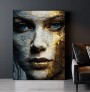 Ausdrucksstarkes Leinwandbild mit modernem Gesicht in Gold und Blau