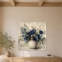 Blaue Blüten im Keramikgefäß, Leinwand oder Kunstdruck