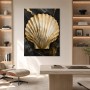Goldene Muschel auf schwarzem Marmor, Wandbild oder Kunstdruck