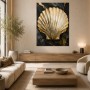 Goldene Muschel auf schwarzem Marmor, Wandbild oder Kunstdruck