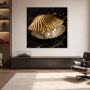 Goldene Muschel mit Perlen als Kunstdruck oder Poster