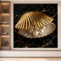 Goldene Muschel mit Perlen als Kunstdruck oder Poster