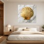 Goldene Muschel auf Marmor, Wandbild oder Acrylbild