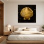 Goldene Muschel auf Marmor als Wandbild oder Fine Art Print
