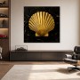 Goldene Muschel auf Marmor als Wandbild oder Fine Art Print