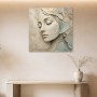 Ruhiges Porträt zwischen Leinwand und Kunstdruck in sanften Pastelltönen