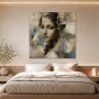 Porträt zwischen Kunstwerk und Gallery Print in sanften Beige- und Blautönen