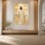 Lichtvolle Figur in Gold, Kunstwerk oder Wandbild mit spiritueller Ausstrahlung