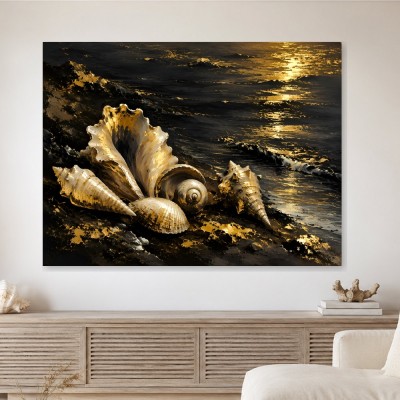 Goldene Muscheln am dunklen Strand, Leinwand oder Poster