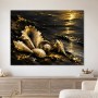Goldene Muscheln am dunklen Strand, Leinwand oder Poster